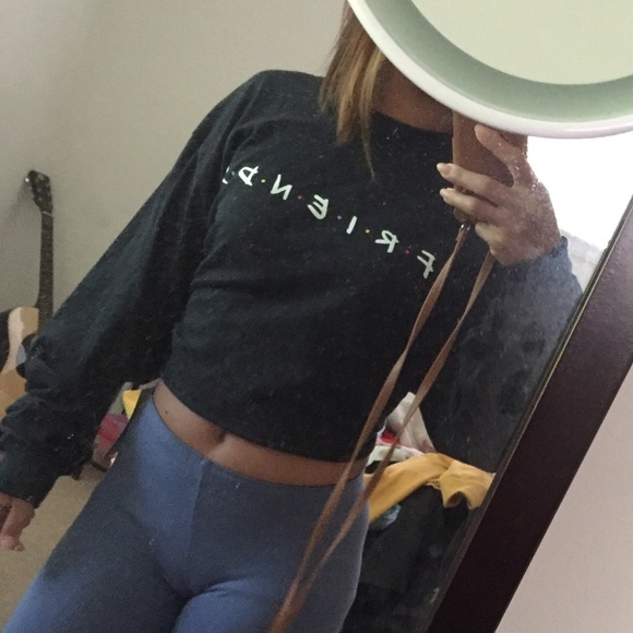 Friends crop top - Picture 3 of 3